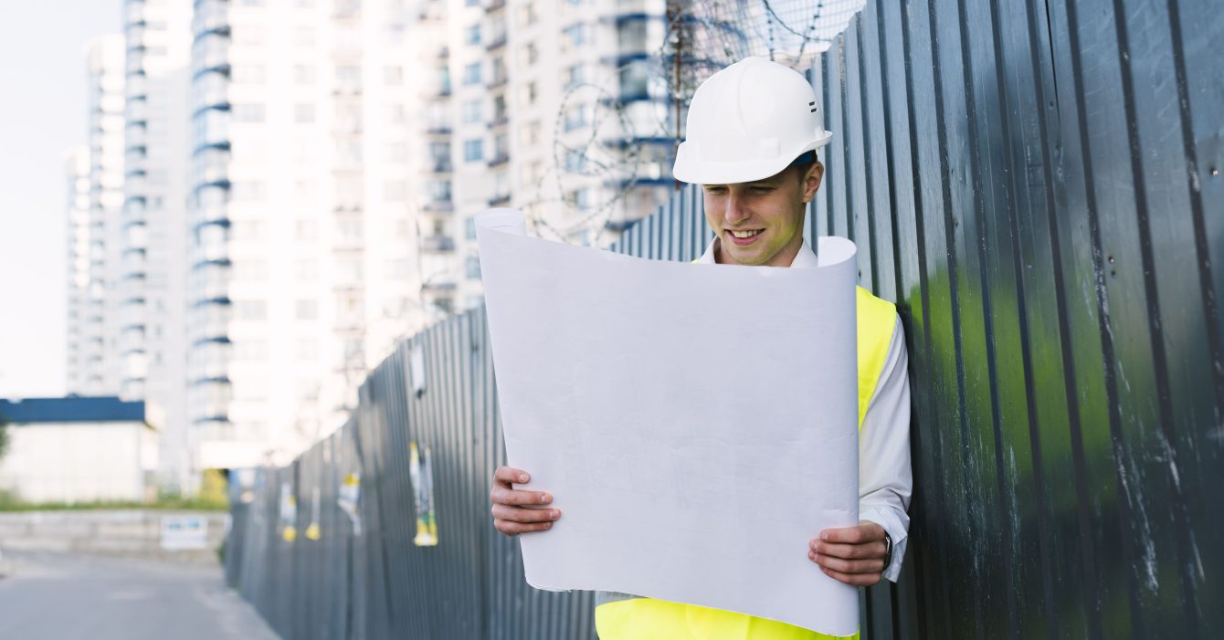 medium-shot-young-man-with-safety-vest-helmet (2)